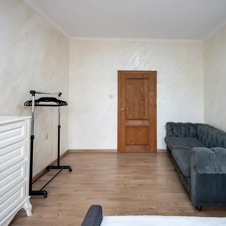Luminous 2bdr With Balcony & View In The Center *