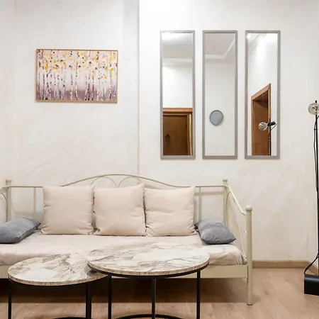 Luminous 2bdr With Balcony & View In The Center Apartment